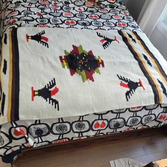 Vintage Mexican wool poncho with thunderbirds - Picture 9 of 11